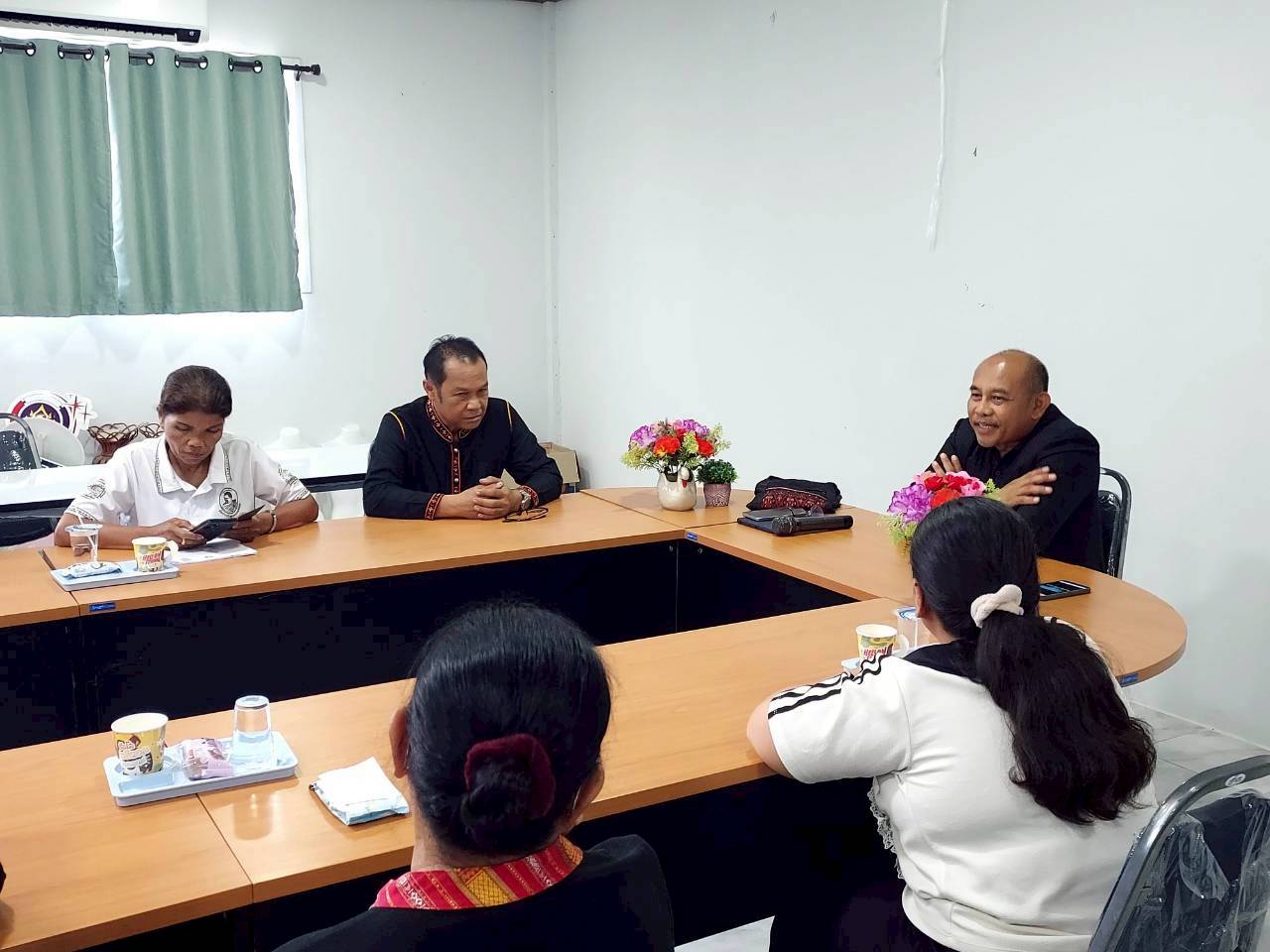 พช.ราษีไศล ขานรับนโยบายรัฐบาล เพิ่มรายได้ชุมชน อัพเกรดสินค้า “OTOP Plus” พร้อมหนุน “ไทยช่วยไทย”