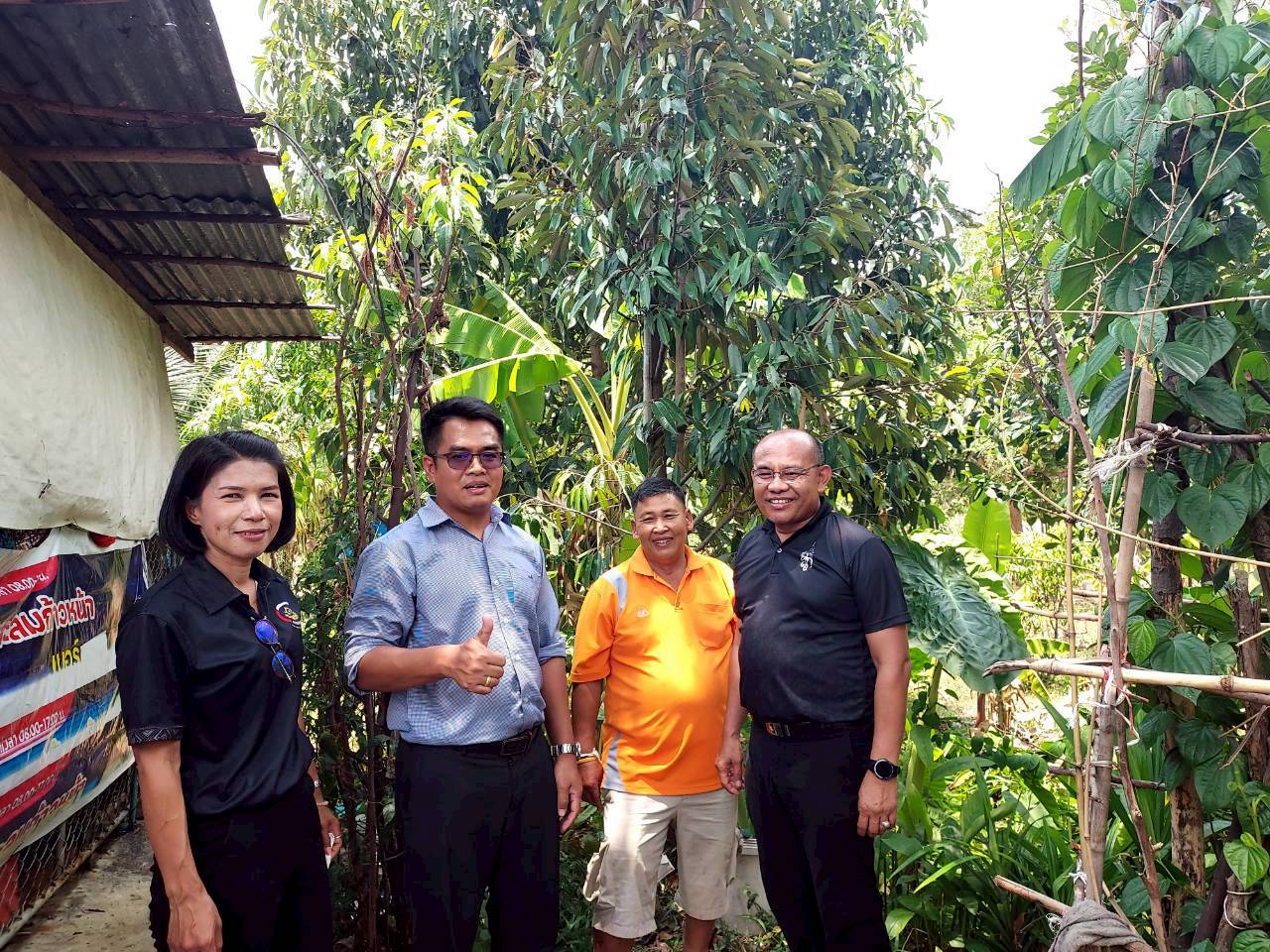 พช.ราษีไศล ลงพื้นที่โคก หนอง นา ติดตามศูนย์เรียนรู้มีชีวิต ต้นแบบเศรษฐกิจพอเพียงสร้างความมั่นคงทางอาหาร
